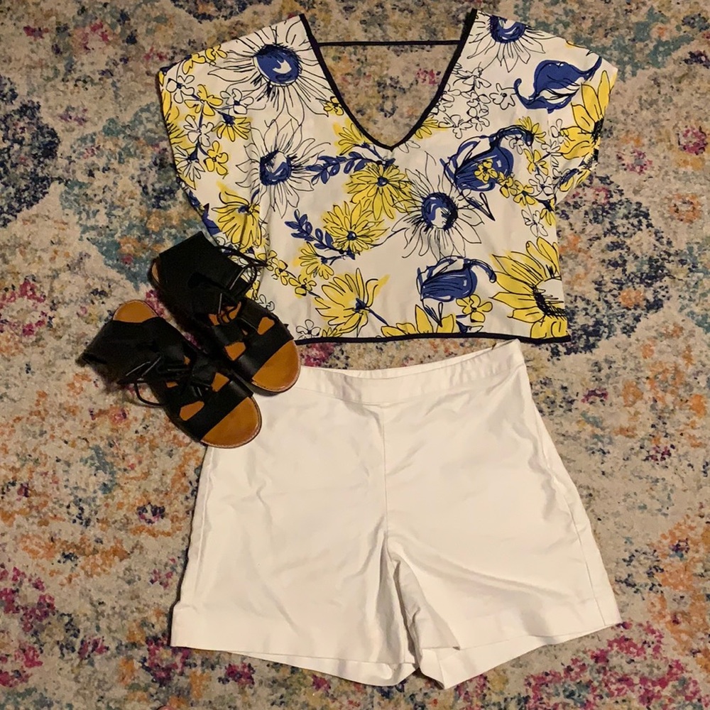 Floral backless crop top! Super cute! - Picture 2 of 6